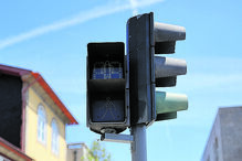 Esta segunda-feira não houve semáforos, nem para o trânsito nem para os peões. Foi o ‘salve-se quem puder’