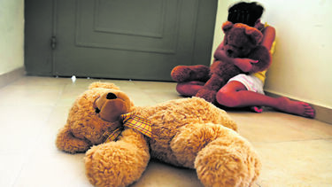 Onde deviam estar seguras, voltaram a sofrer: Vítimas de violência doméstica denunciam maus-tratos em casa-abrigo