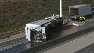 Camião despista-se e corta A22 em Loulé, sentido Loulé-Faro