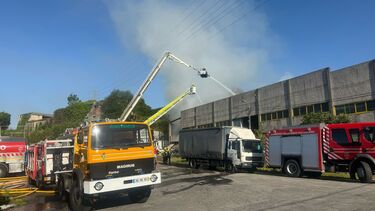Incêndio não dá tréguas em armazéns de reciclagem em Santo Tirso