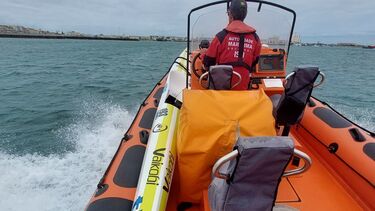 Resgatado com vida praticante de caiaque desaparecido ao largo de Peniche