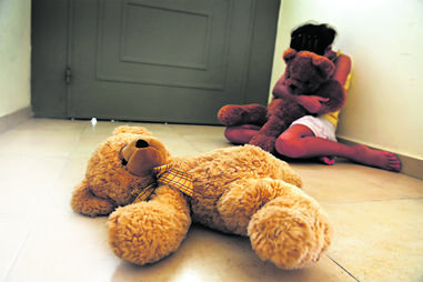 Criança de cinco anos terá sido agredida na escola