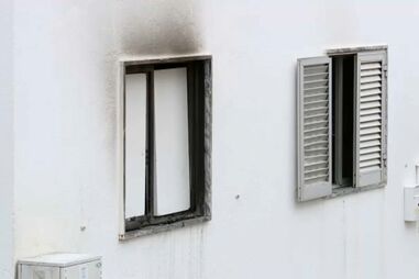 Fogo em habitação desaloja 12 trabalhadores em Silves