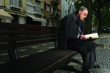 Ladeiro Monteiro  (1931-2010), aqui a consultar as suas notas, fundou as secretas