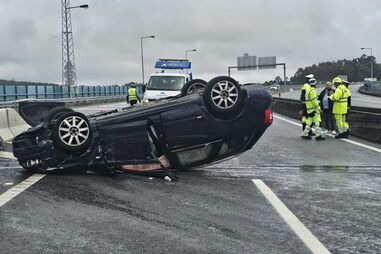 Dois feridos em despiste de carro em Santa Maria da Feira