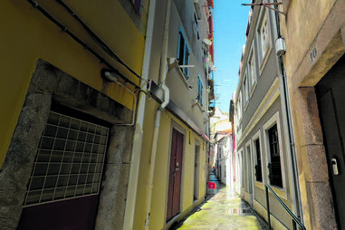 Igreja vende casas no Porto ao desbarato e em negócios simulados