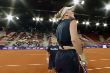 Tenista Harriet Dart queixa-se do mau cheiro da adversária