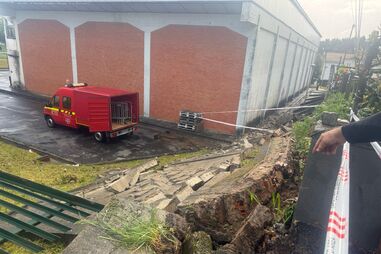 Muro de escola colapsa em Vila Nova de Gaia