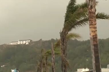Toda a costa sob aviso laranja devido a ondas e 12 distritos pelo vento e neve