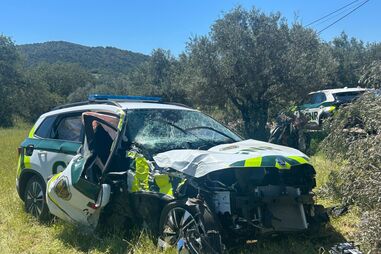 Dois carros-patrulha da GNR ficaram danificados após perseguição a carro com menores