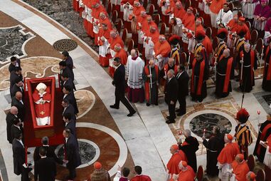A trasladação em procissão para a basílica, onde Francisco será homenageado pelos fiéis, foi esta quarta-feira realizada