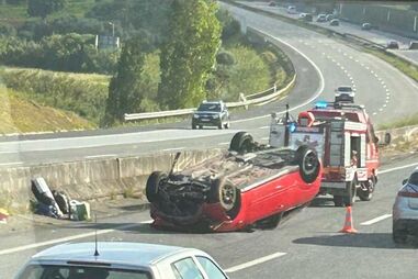 Despiste com capotamento na A1