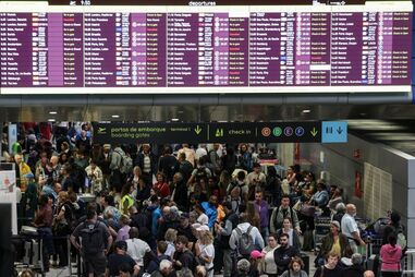 Filas no aeroporto de Lisboa