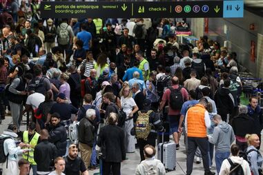 Embarques no aeroporto de Lisboa 