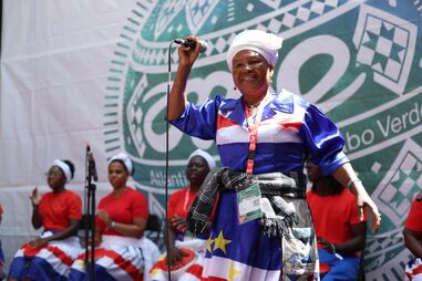 Taresa Fernandes canta histórias de Santiago