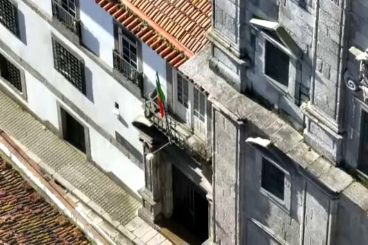 Cinco anos e meio de prisão para motorista de TVDE que agrediu e deixou em coma um passageiro