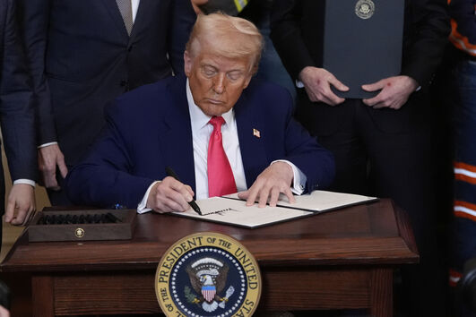 Donald Trump tinha autoridade legal para atacar o Irão? O que dizem os especialistas