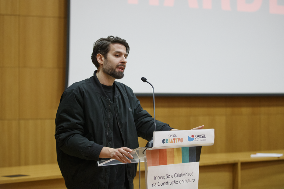 John Filipe, realizador e criativo, esteve na conferência inaugural do Seixal Criativo