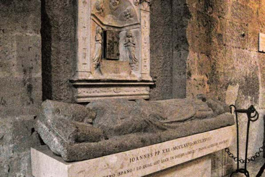 Túmulo do papa português, em Viterbo