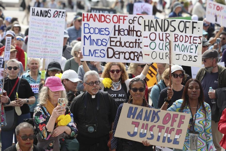 Americanos contra Trump manifestam-se em Lisboa com referências ao 25 de Abril 