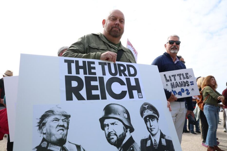 Americanos contra Trump manifestam-se em Lisboa com referências ao 25 de Abril 