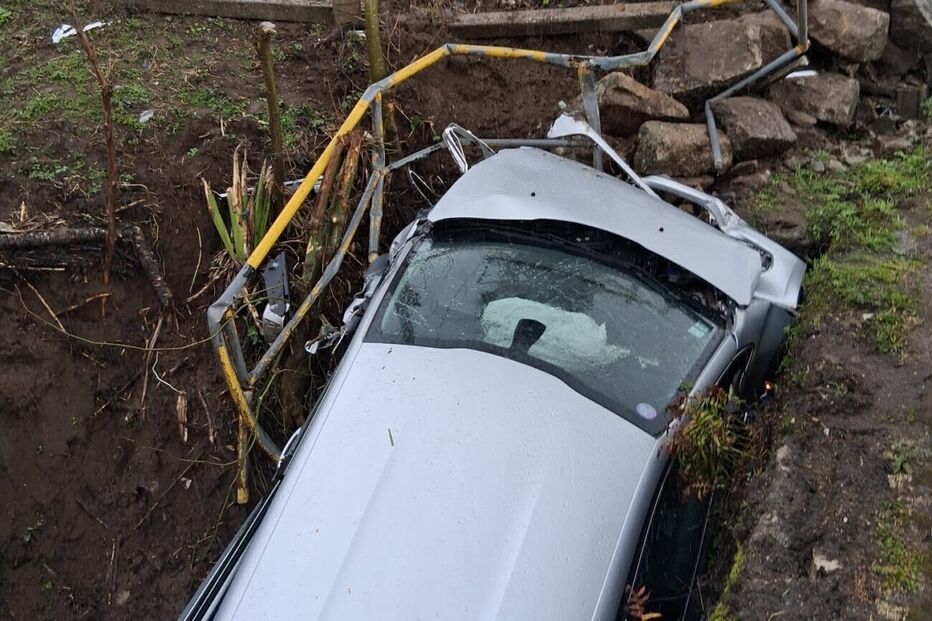 Três jovens feridos em despiste de carro em Vila Verde