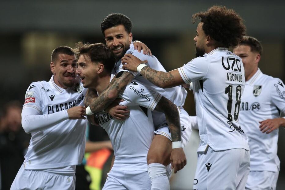 Guimarães vence ao Santa Clara