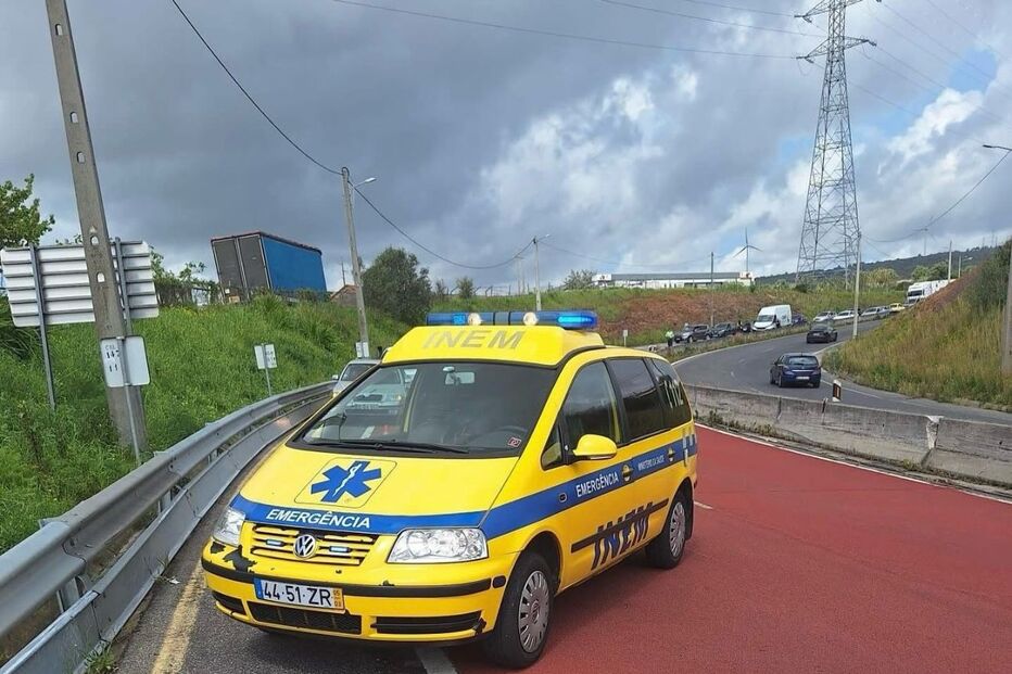 Um morto e um ferido em despiste seguido de capotamento em Loures