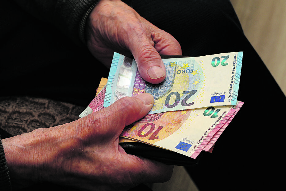 Residente em França, o homem entregou o dinheiro aos burlões convencido de que seria um negócio rentável