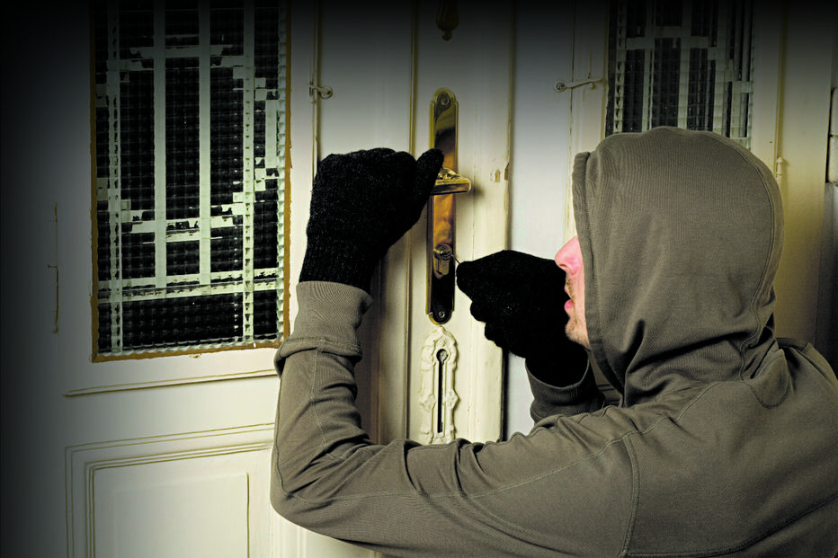 Casa assaltada xx Roubar xx Ladrão xx Assaltar