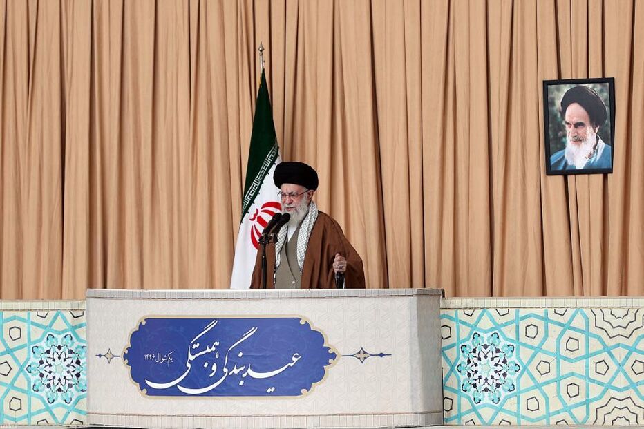 Regime iraniano liderado pelo ayatollah Ali Khamenei rejeita negociações diretas com os EUA