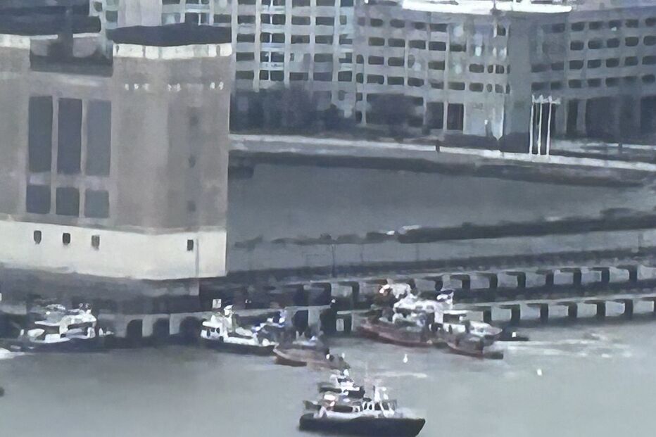 Helicóptero despenha-se no Rio Hudson em Nova Iorque