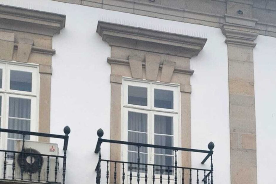 Homem ataca esquadra de Braga à pedrada e esfaqueia polícia que o tentou impedir