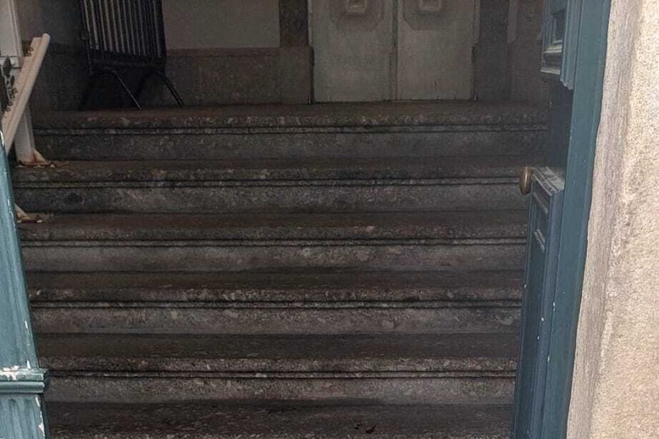 Homem ataca esquadra de Braga à pedrada e esfaqueia polícia que o tentou impedir