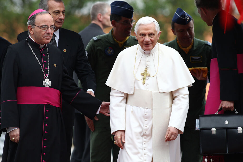 Papa Bento XVI com D. Manuel Clemente, no Porto 