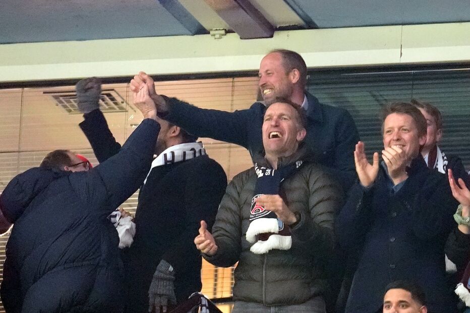 Príncipe William leva filho a um jogo de futebol