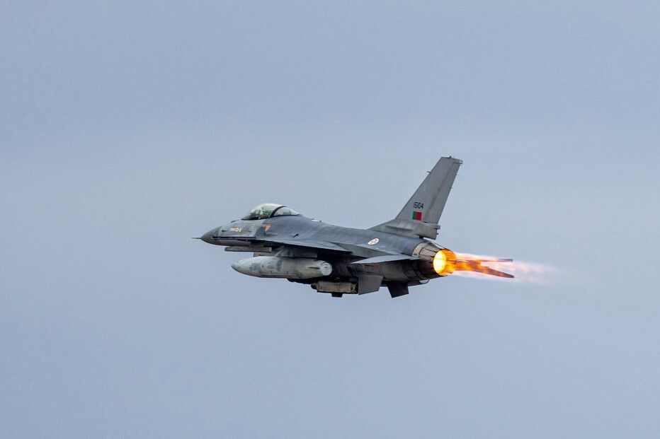 F-16 portugueses intercetam avião russo no Báltico