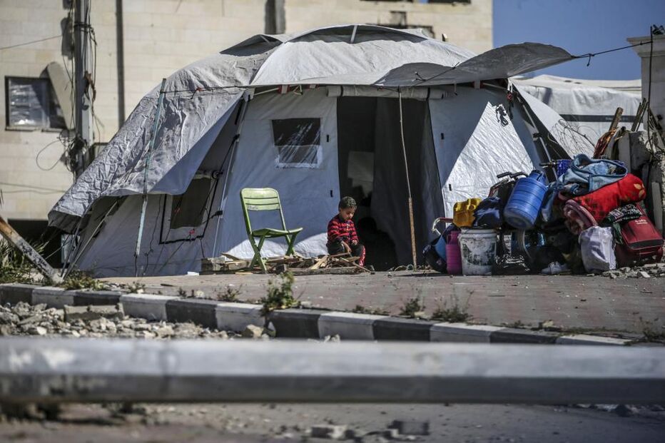 Tendas com deslocados atacadas