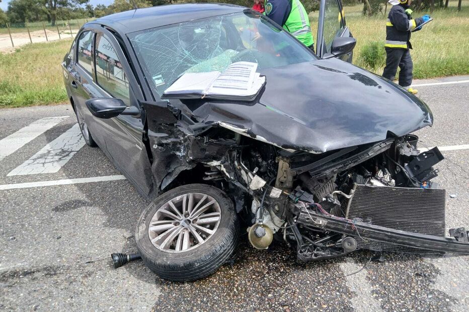 Choque entre três carros causa três feridos em Muge, no distrito de Santarém