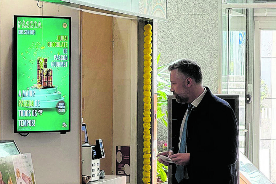 Pedro Nuno Santos 'apanhado' no metro e em restaurante indiano