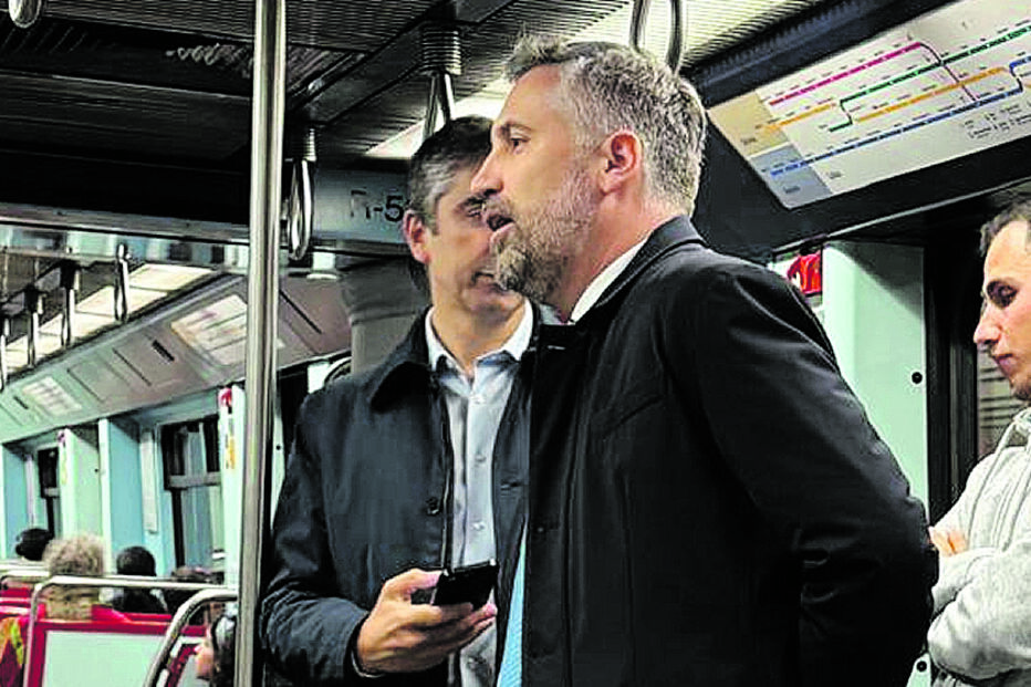 Pedro Nuno Santos 'apanhado' no metro e em restaurante indiano