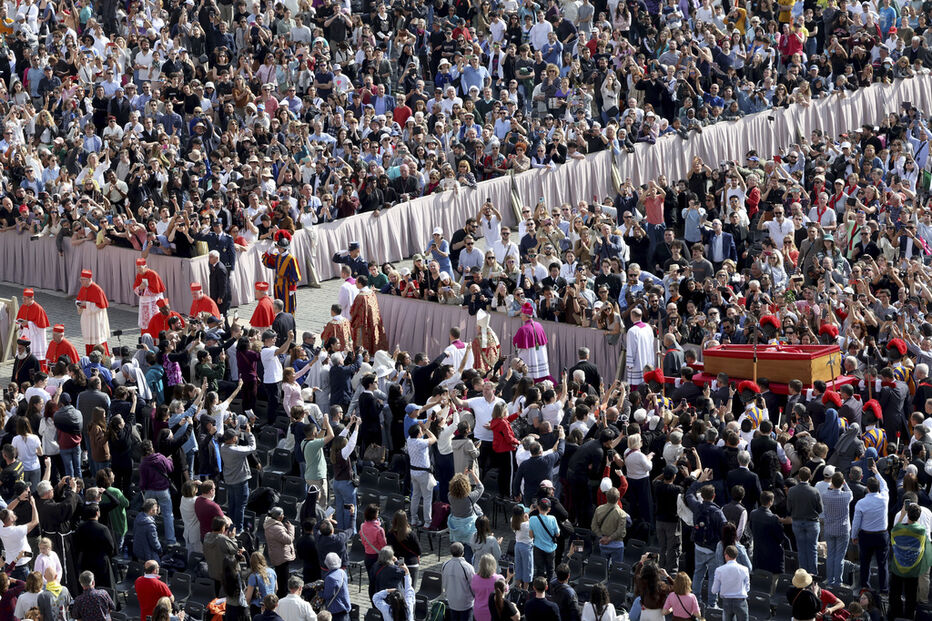 Corpo do Papa Francisco é transladado para a Basílica de São Pedro