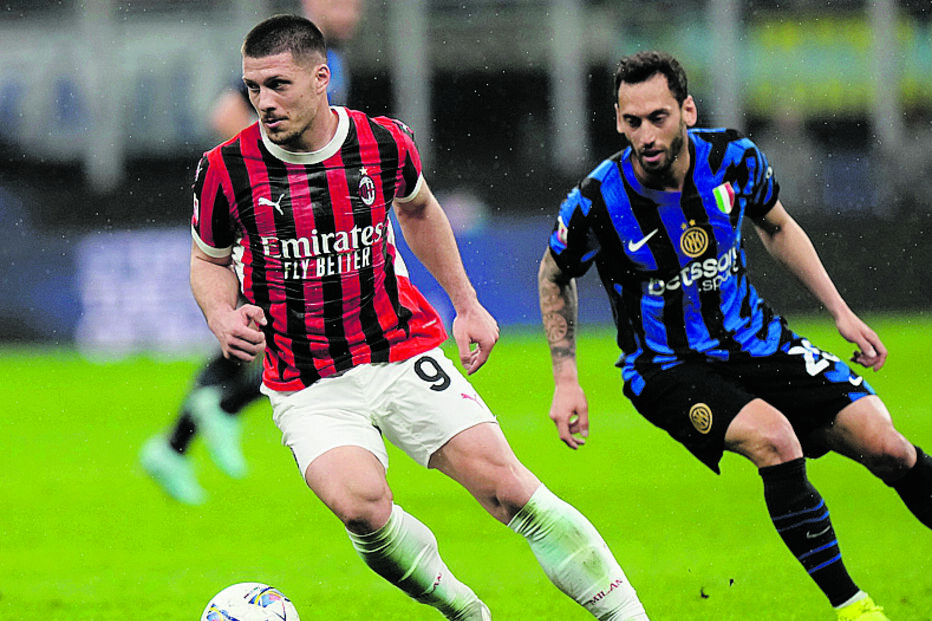 Luca Jovic, com dois golos, foi o homem do jogo 