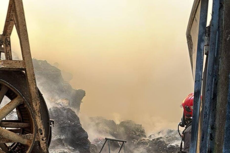 Fogo que destruiu armazéns em Santo Tirso