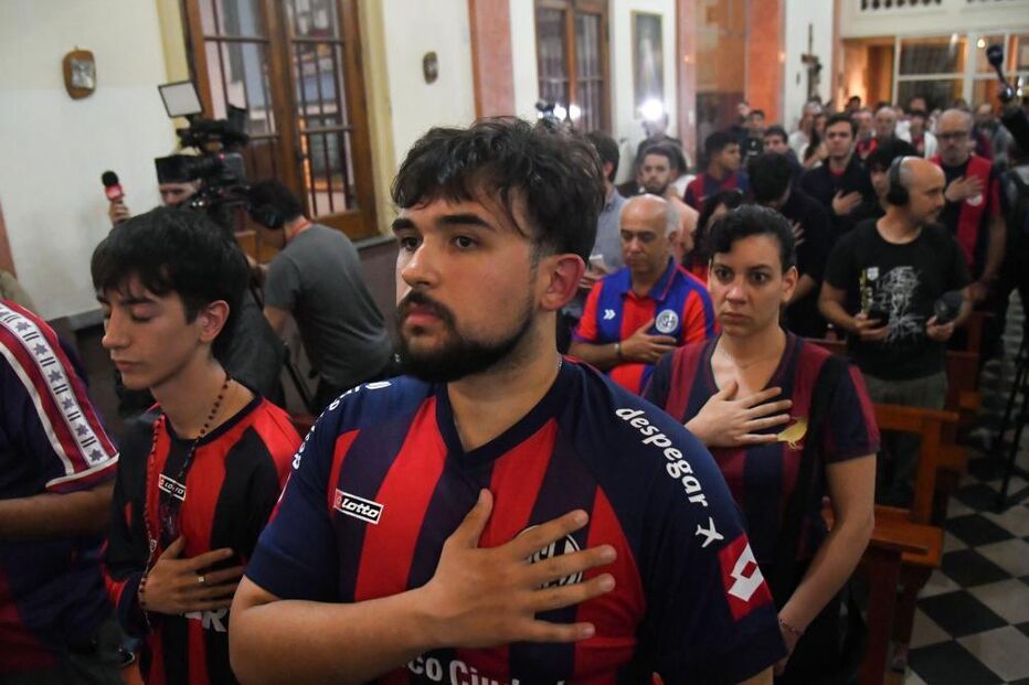 Adeptos do San Lorenzo faz missa de homenagem ao Papa Francisco