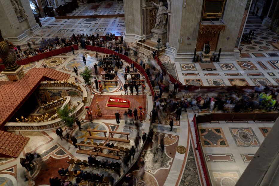 2025-04-24_17_32_41 Velório Papa Francisco na Basílica de São Pedro.jpg