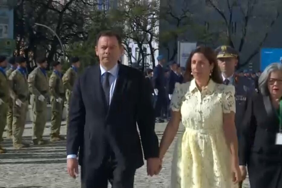 Monetengro e a mulher chegam à Assembleia da República