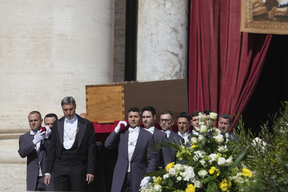 Caixão do Papa Francisco na Praça de São Pedro para o último adeus