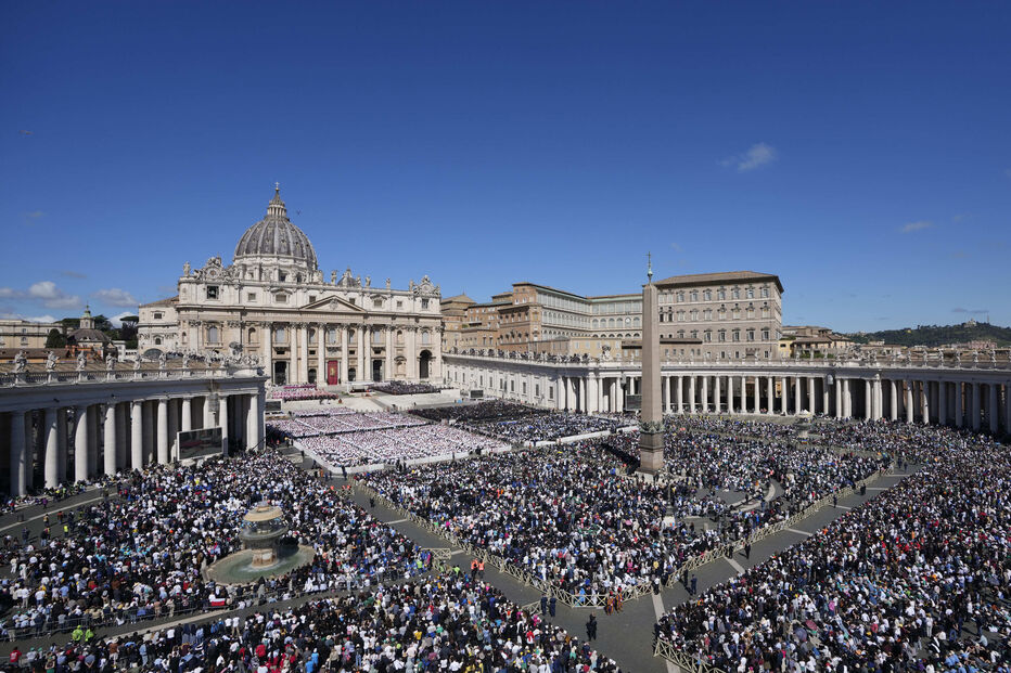 Praça de São Pedro durante funeral do Papa Francisco 