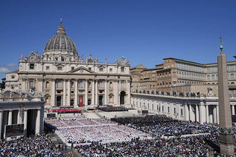Praça de São Pedro durante funeral do Papa Francisco 